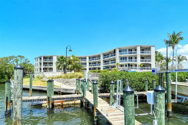 $599,000 | 516 Tamiami Trail South, Unit 102, Nokomis, FL 34275