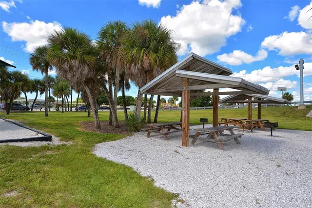 $599,000 | 516 Tamiami Trail South, Unit 102, Nokomis, FL 34275