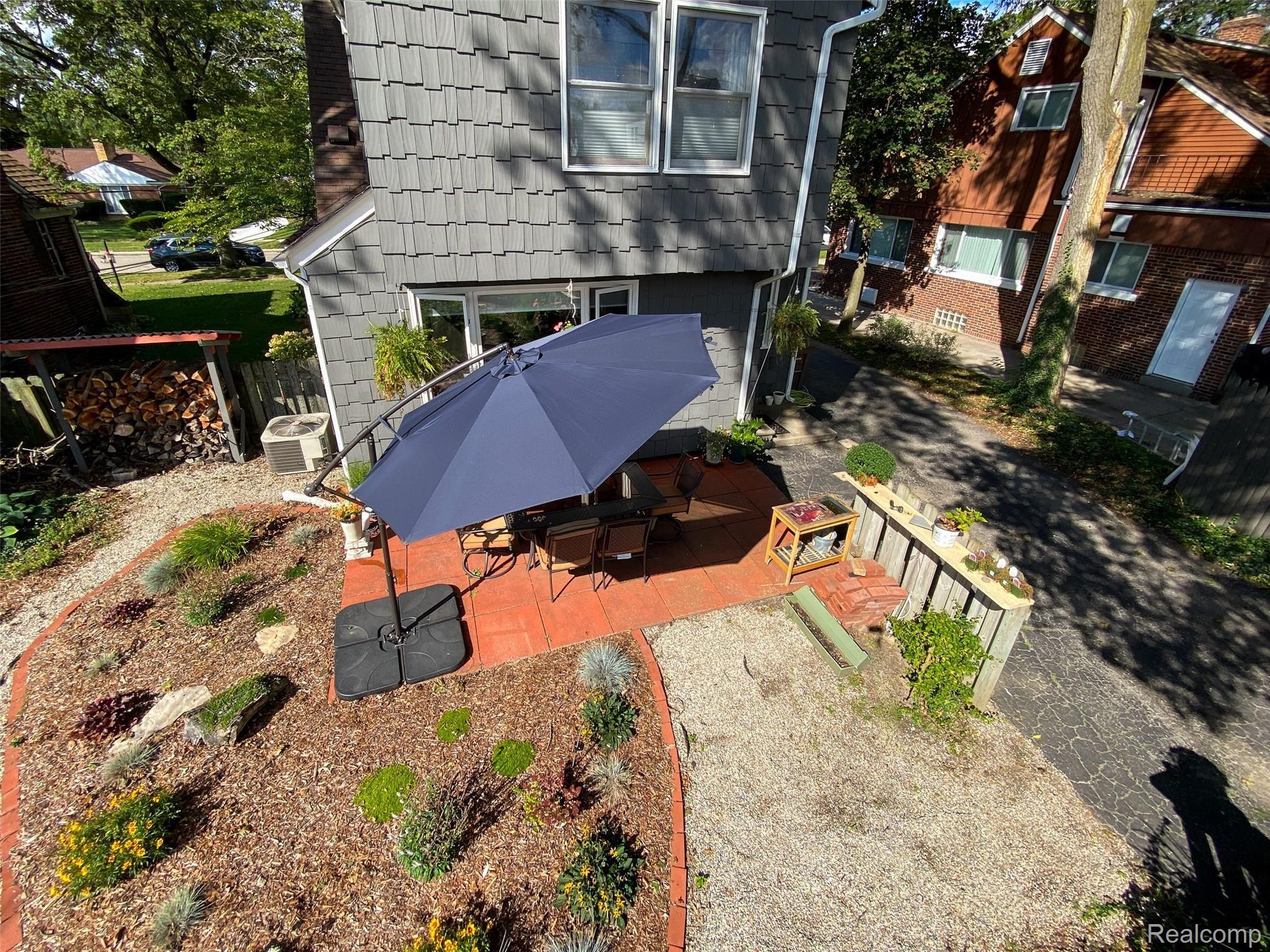 259 Chippewa Road Pontiac, MI 48341 - Photo 37 of 47 DJI_20210916_111357_942.jpg