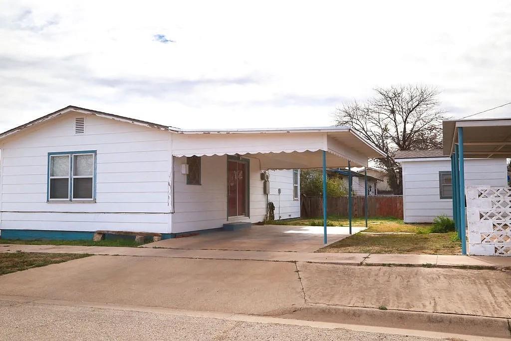 2100 Johnson Street Big Spring, TX 79720 - Photo 2 of 14