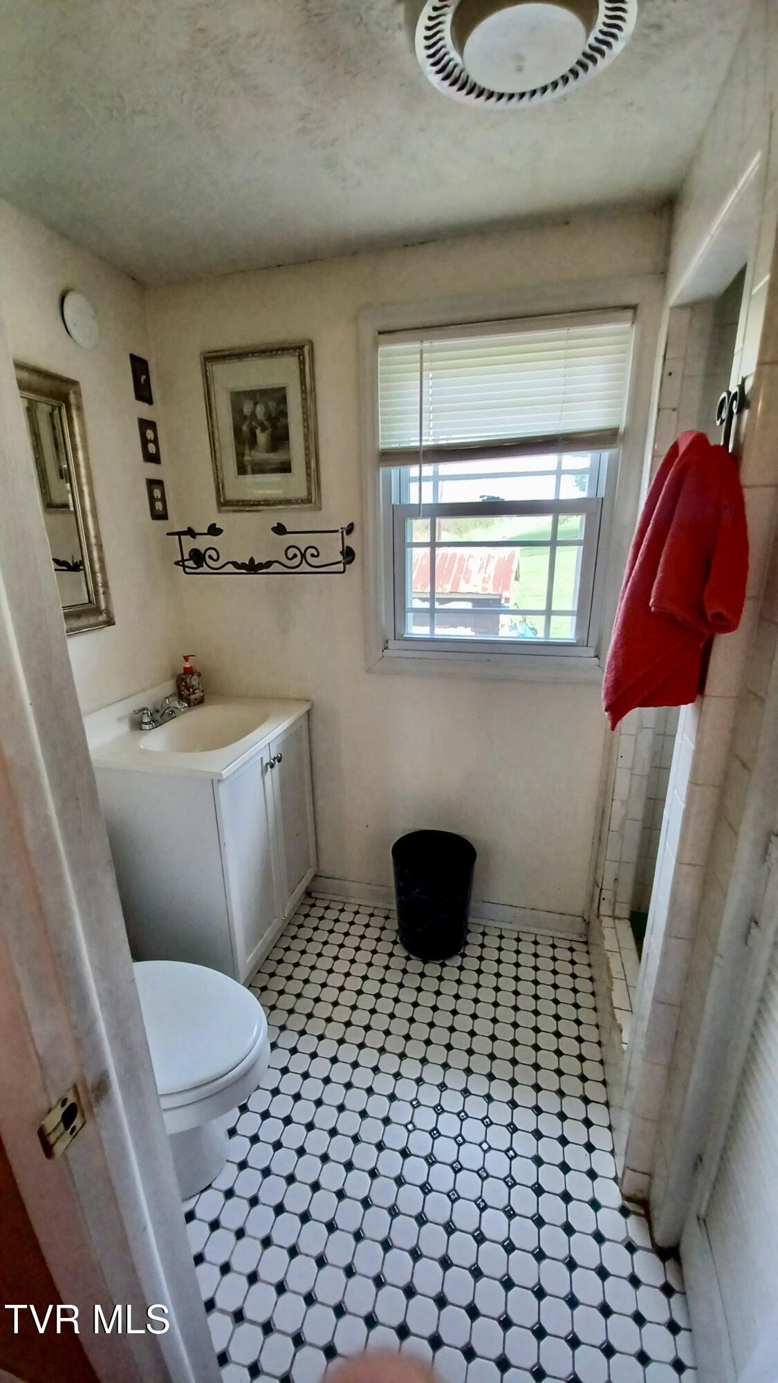 1411 Island Road Bristol, VA 24201 - Photo 26 of 58 26