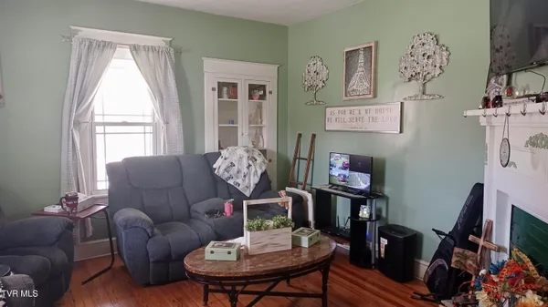 $299,900 | 1411 Island Road, Bristol, VA 24201