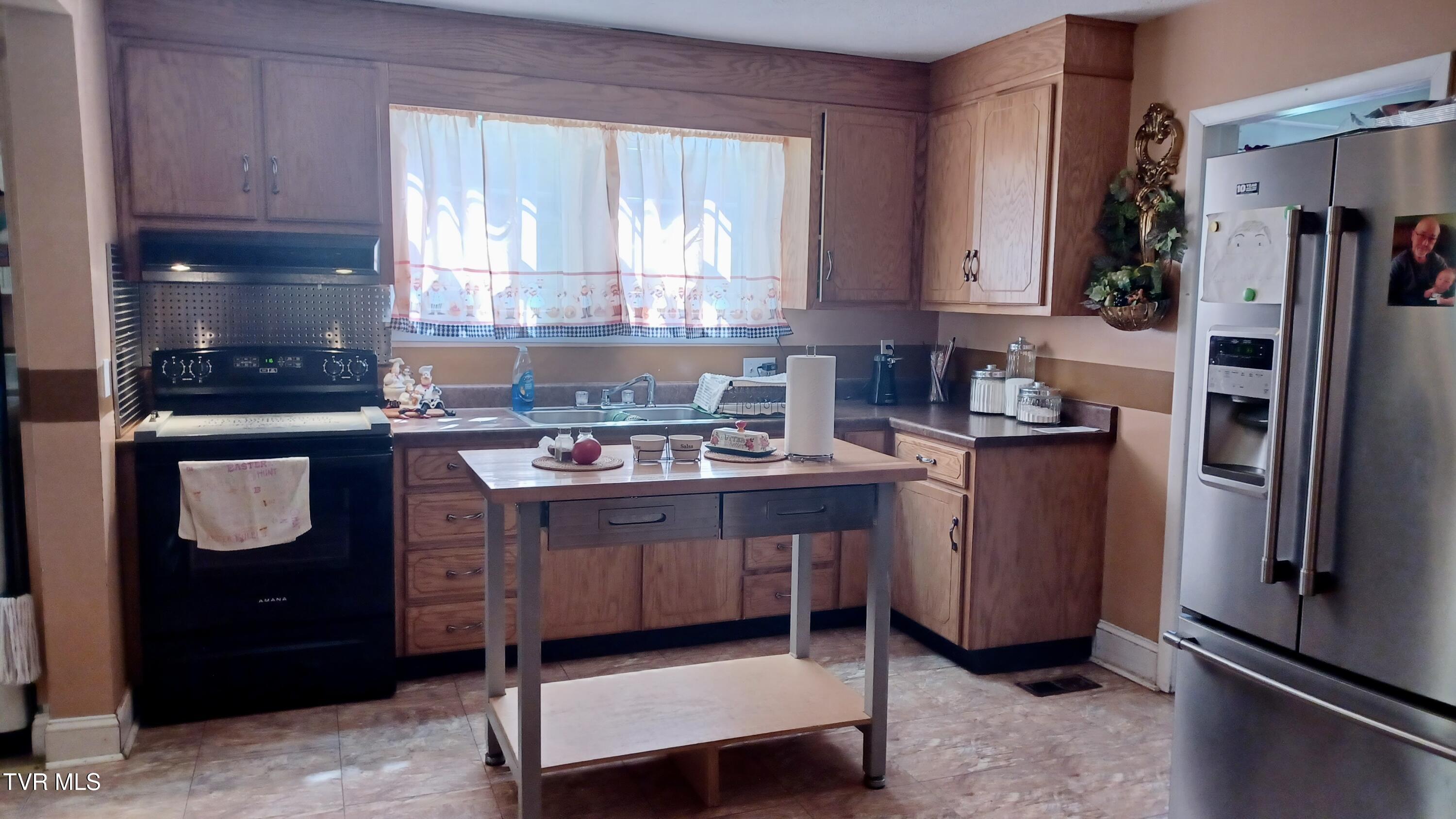 1411 Island Road Bristol, VA 24201 - Photo 8 of 58 8