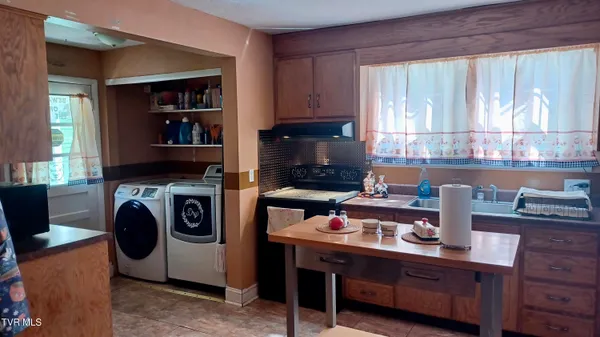 $299,900 | 1411 Island Road, Bristol, VA 24201