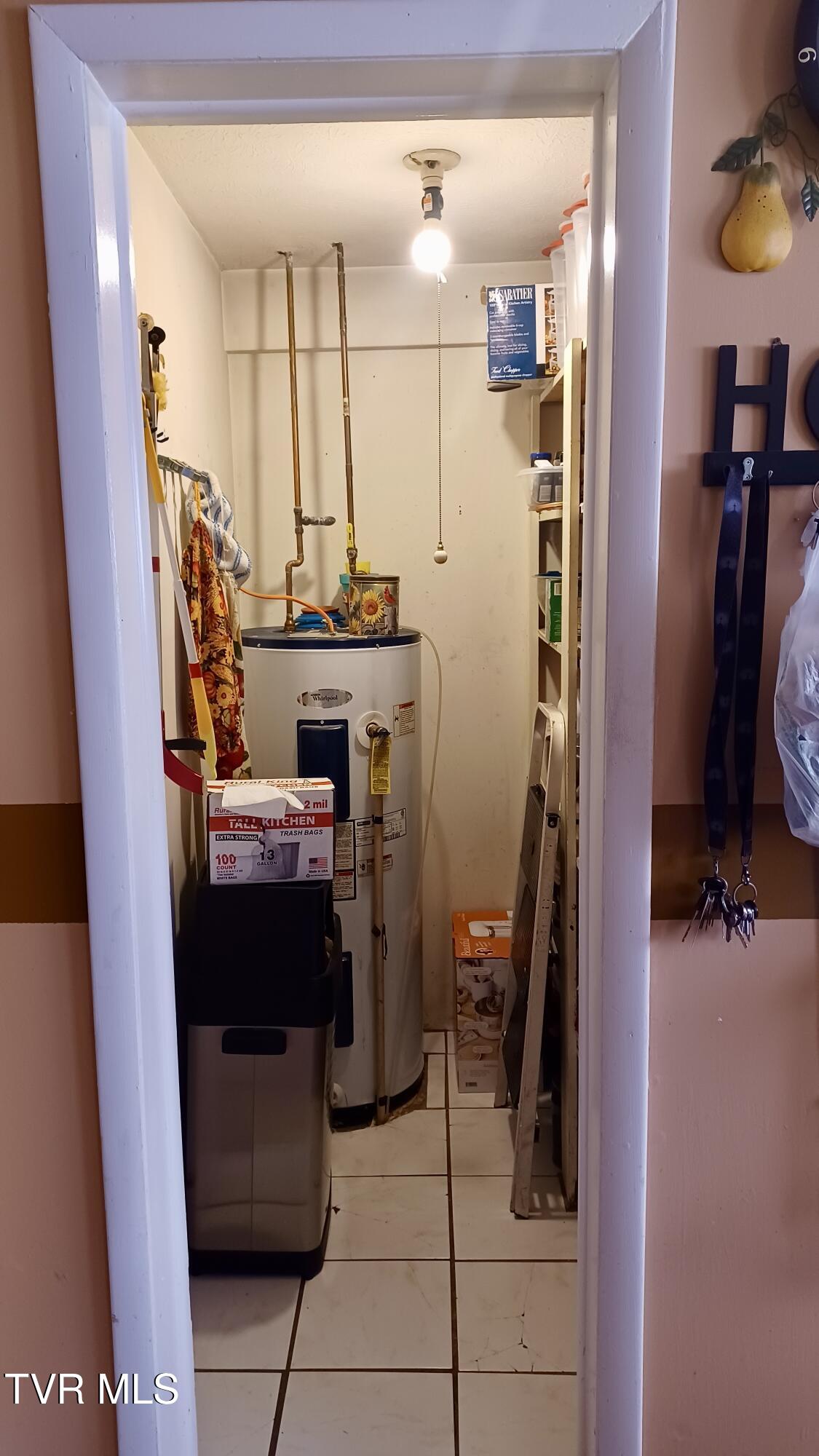 1411 Island Road Bristol, VA 24201 - Photo 10 of 58 Pantry