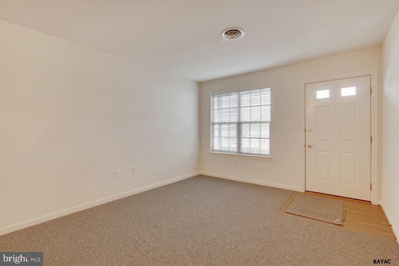 623 Hayley Road York, PA 17404 - Photo 3 of 25 Gallery Image 3