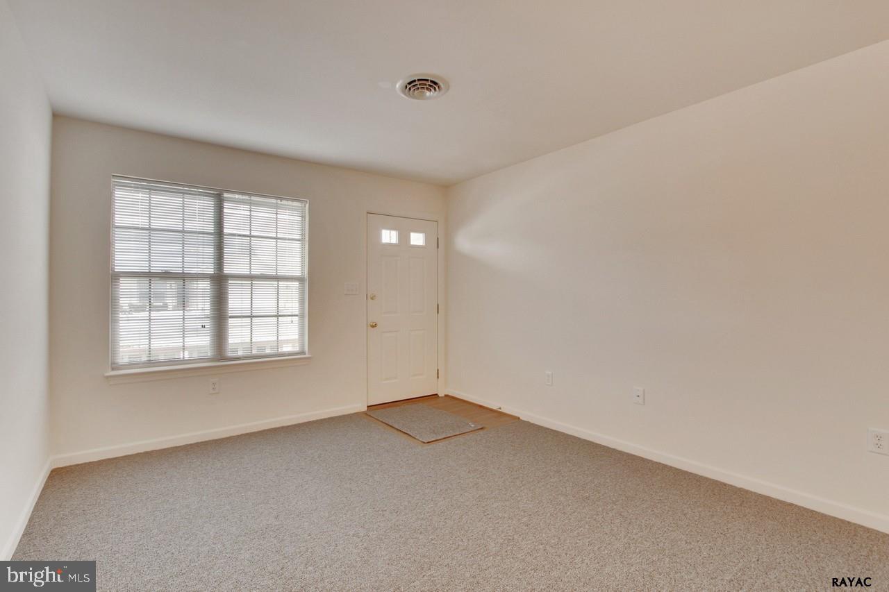 623 Hayley Road York, PA 17404 - Photo 4 of 25 Gallery Image 4