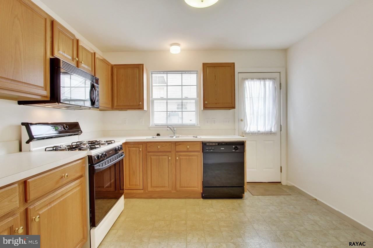 623 Hayley Road York, PA 17404 - Photo 9 of 25 Gallery Image 9