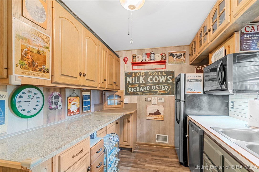 410 Mill Street Madison, IN 47250 - Photo 5 of 43