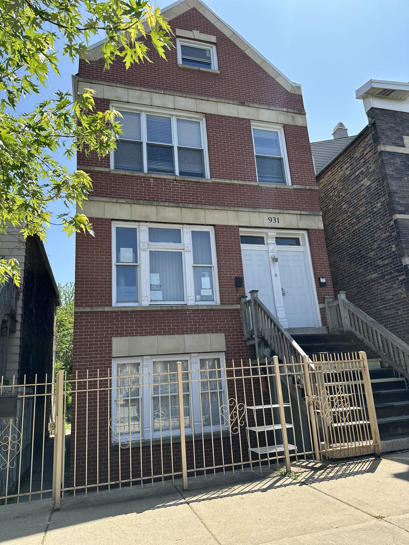 931 West 32nd Street, Unit 2F Chicago, IL 60608 - Photo 1 of 4 a front view of a building