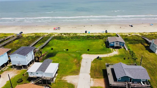 $315,000 | 102 Nesmith Place, Surfside Beach, TX 77541