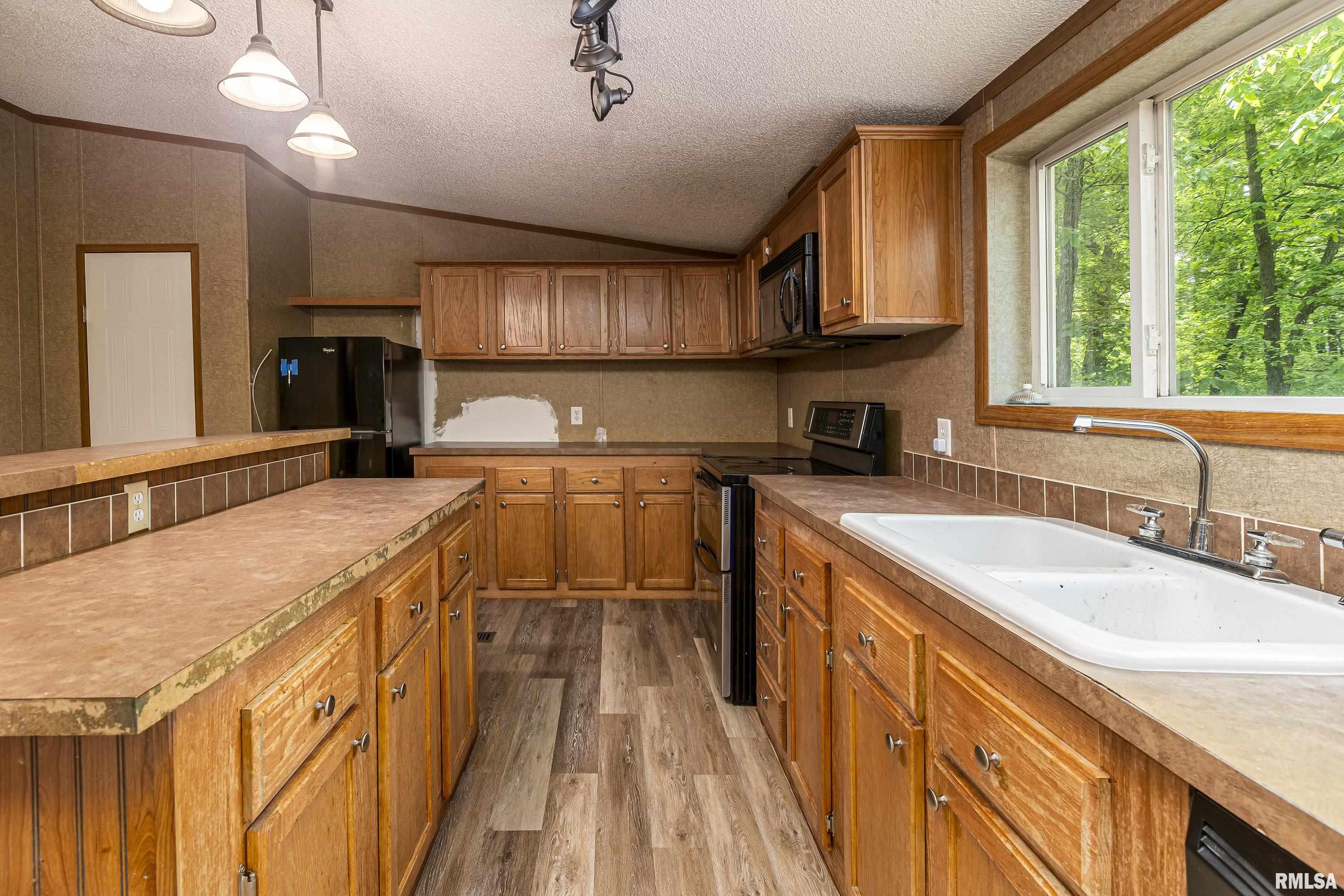 2947 Dillinger Road Carbondale, IL 62901 - Photo 7 of 37 Gallery Image 7