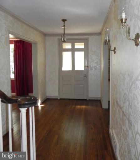 110 Enfield Road Baltimore, MD 21212 - Photo 2 of 26 Entrance / Foyer
