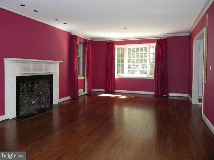 110 Enfield Road Baltimore, MD 21212 - Photo 4 of 26 Living Room #2