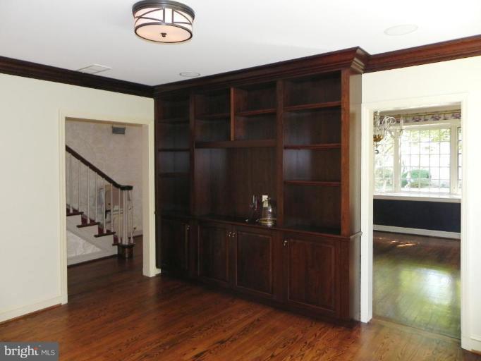 110 Enfield Road Baltimore, MD 21212 - Photo 7 of 26 Family Room