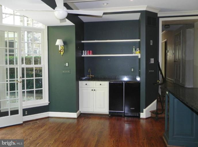 110 Enfield Road Baltimore, MD 21212 - Photo 10 of 26 Wet Bar
