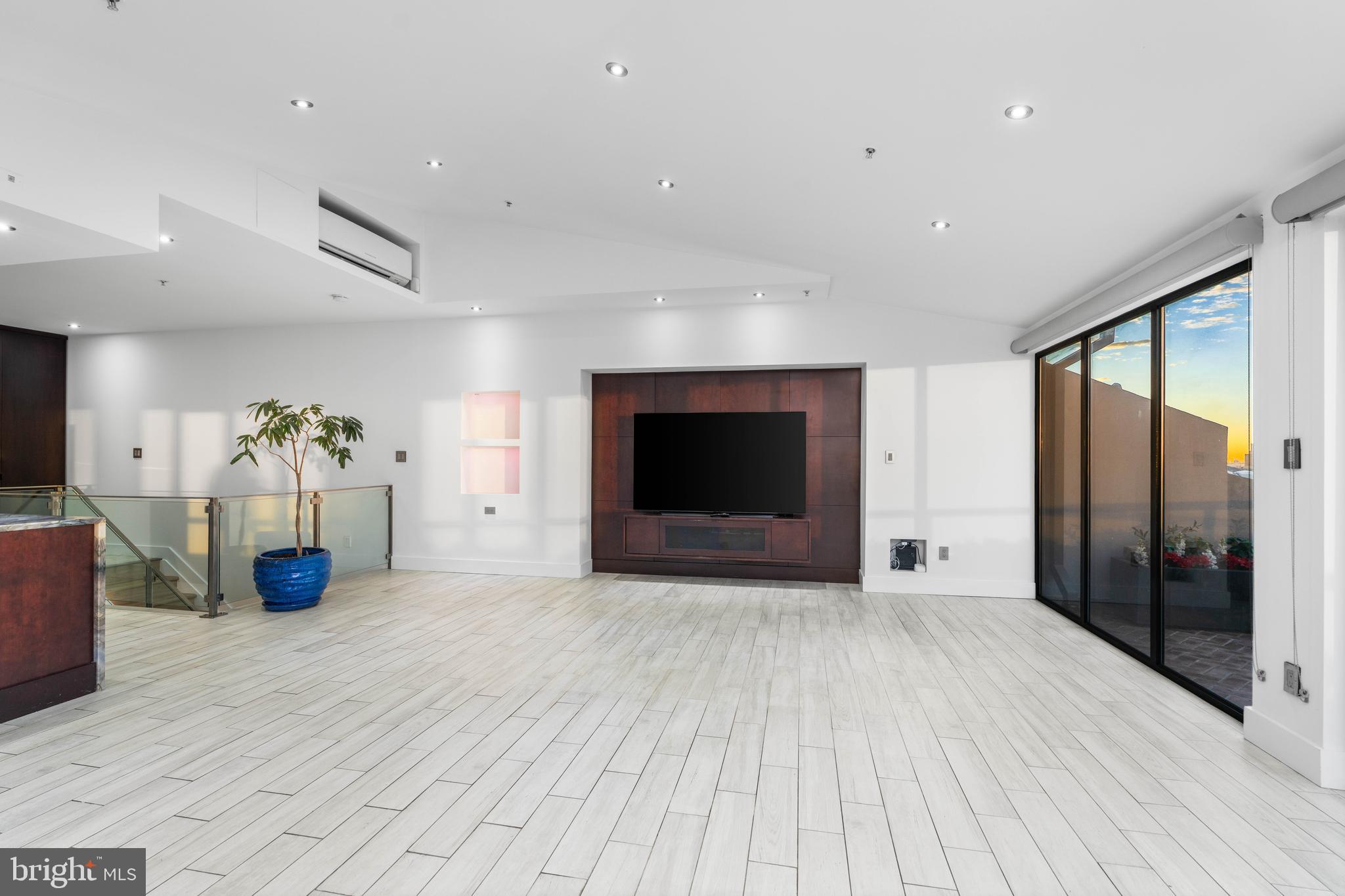 1000 Fell Street, Unit 646 Baltimore, MD 21231 - Photo 21 of 47 a view of a living room