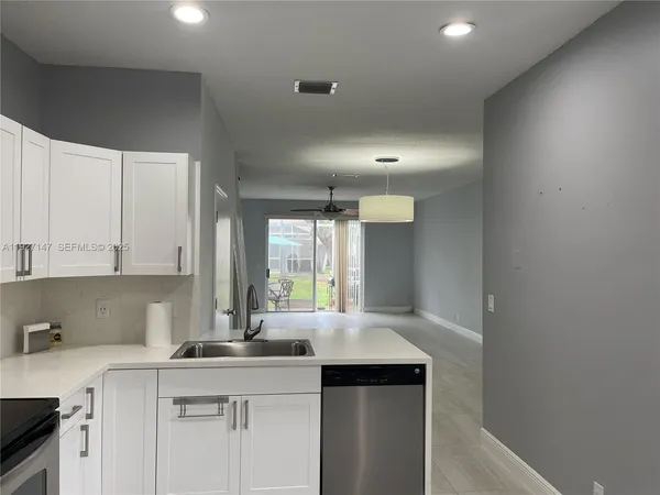$3,400 | 1861 Salerno Circle, Unit 1861, Weston, FL 33327