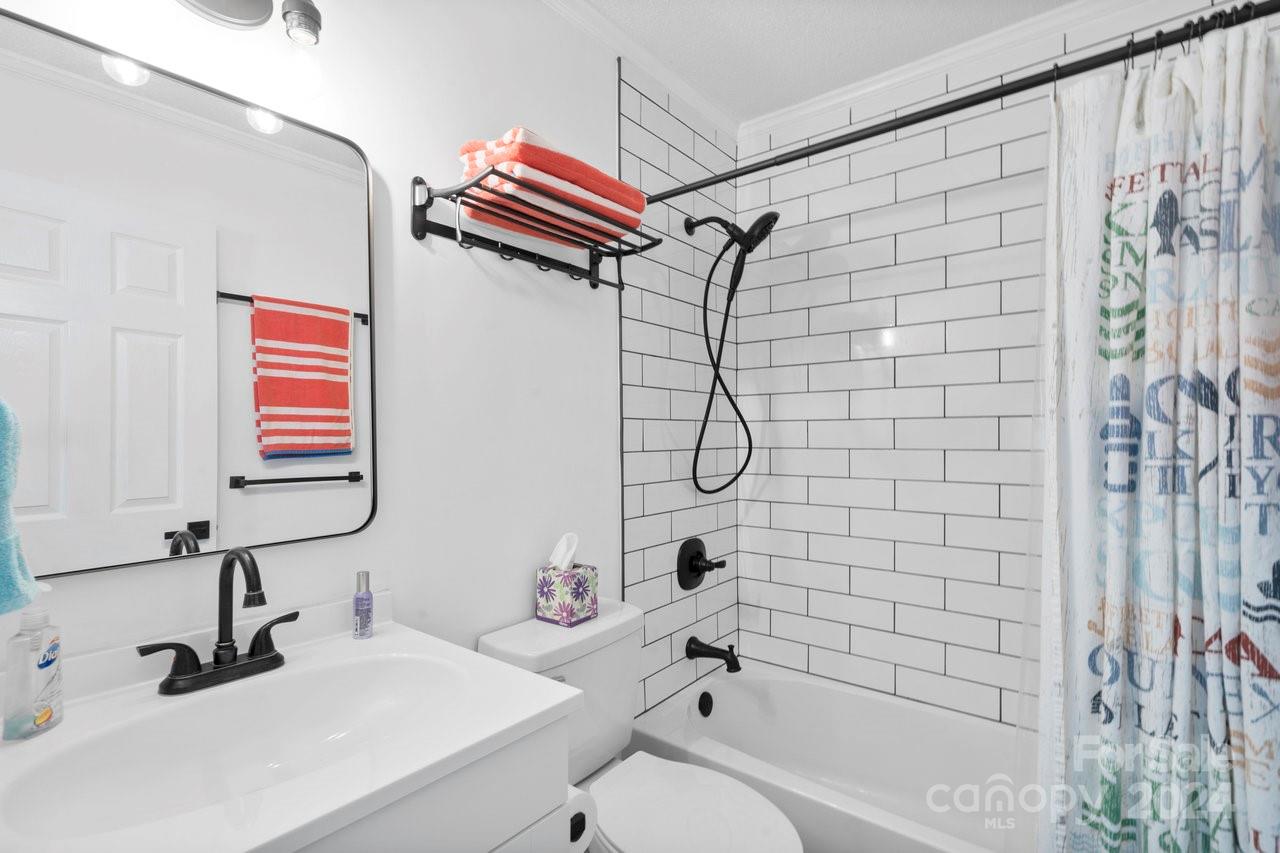 1405 Deer Run Road Ridgeway, SC 29130 - Photo 14 of 48 a bathroom with a sink and a bathtub