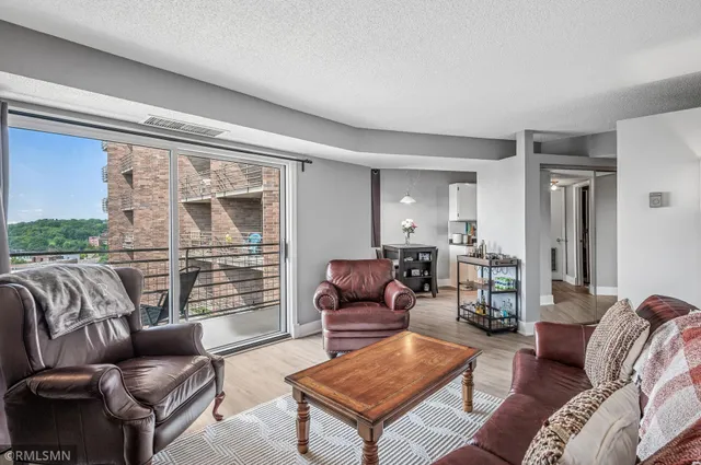 $129,900 | 26 West 10th Street, Unit 1409, St. Paul, MN 55102