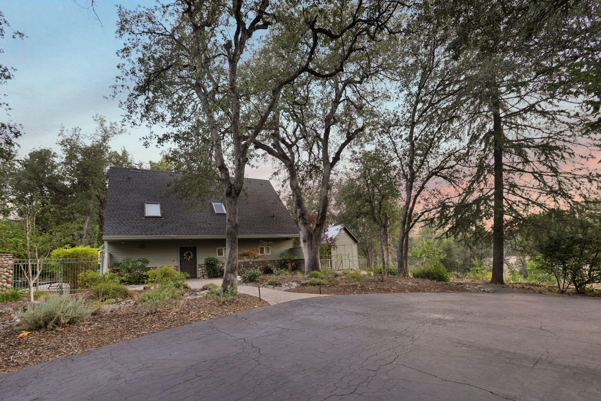15745 Montgomery Ranch Road Redding, CA 96001 - Photo 49 of 60 Driveway