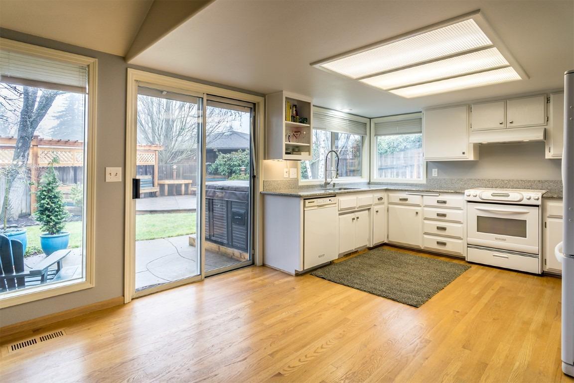 887 Ridgeway Circle Medford, OR 97504 - Photo 6 of 31 Additional Photo