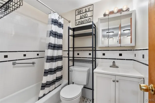 $2,200 | 4307 Candlelight Lane, Clay, NY 13090