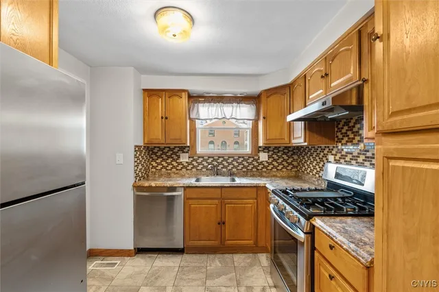 $2,200 | 4307 Candlelight Lane, Clay, NY 13090