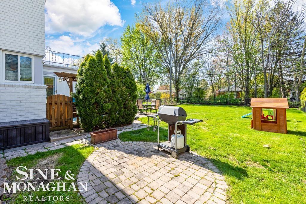 1075 Hawthorne Road Grosse Pointe, MI 48236 - Photo 31 of 39