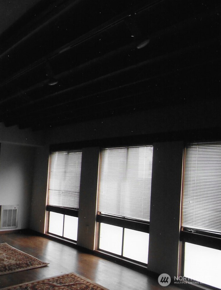 417 Minor Avenue North Seattle, WA 98109 - Photo 30 of 36 a view of outdoor space with window