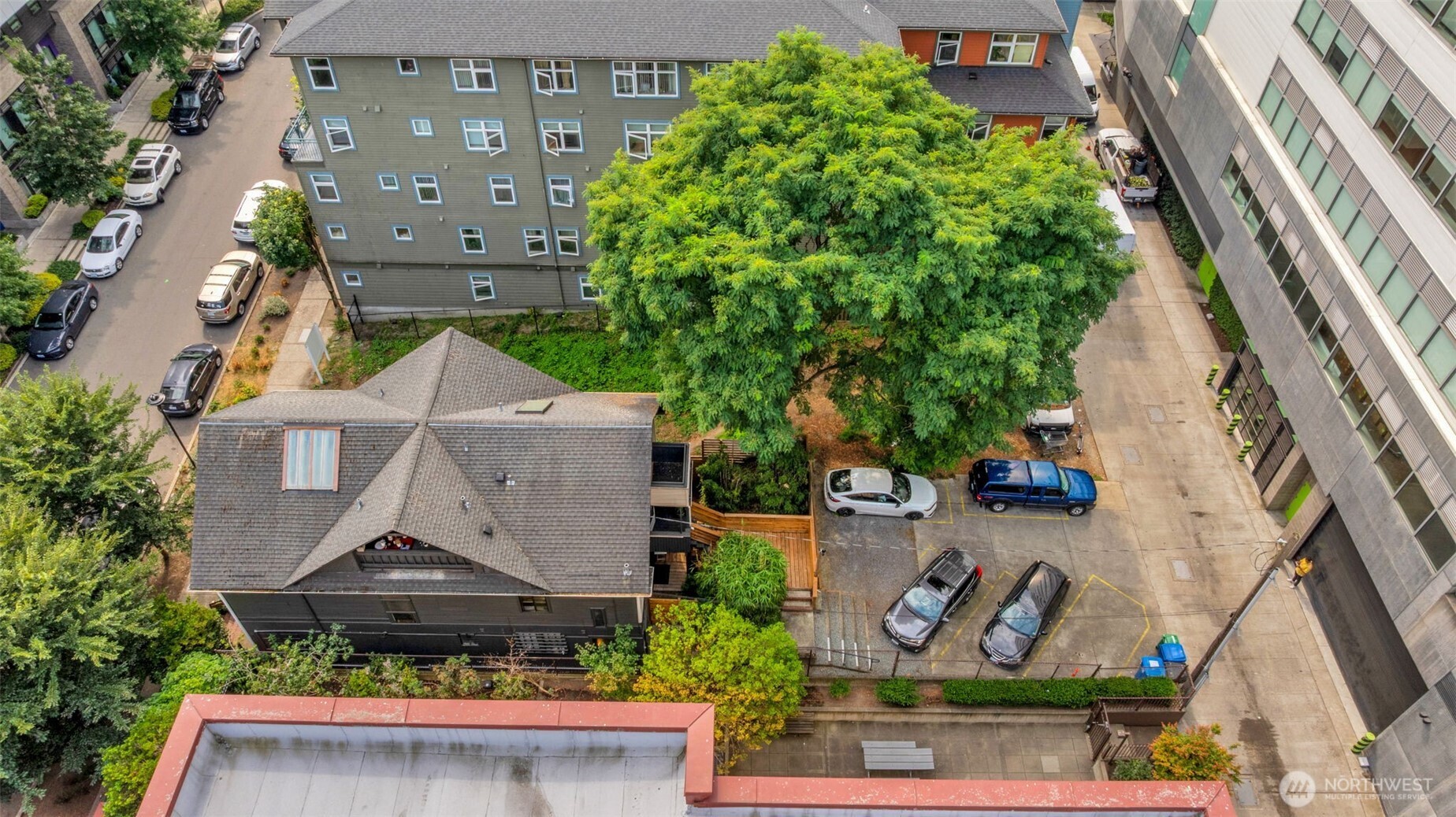 417 Minor Avenue North Seattle, WA 98109 - Photo 6 of 36