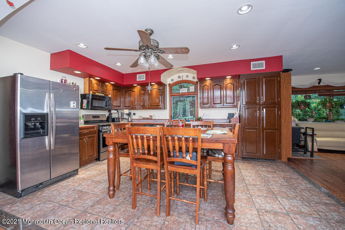 490 Hyson Road Jackson, NJ 08527 - Photo 15 of 47 Dining area