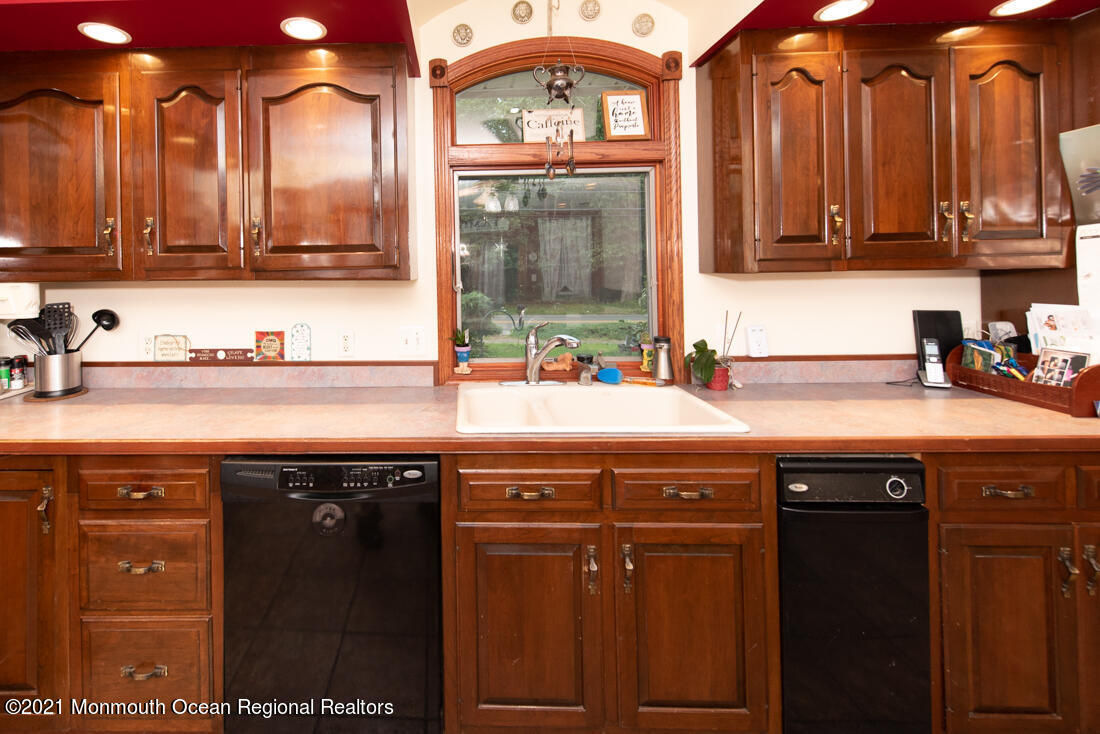 490 Hyson Road Jackson, NJ 08527 - Photo 19 of 47 Lots of Counter space
