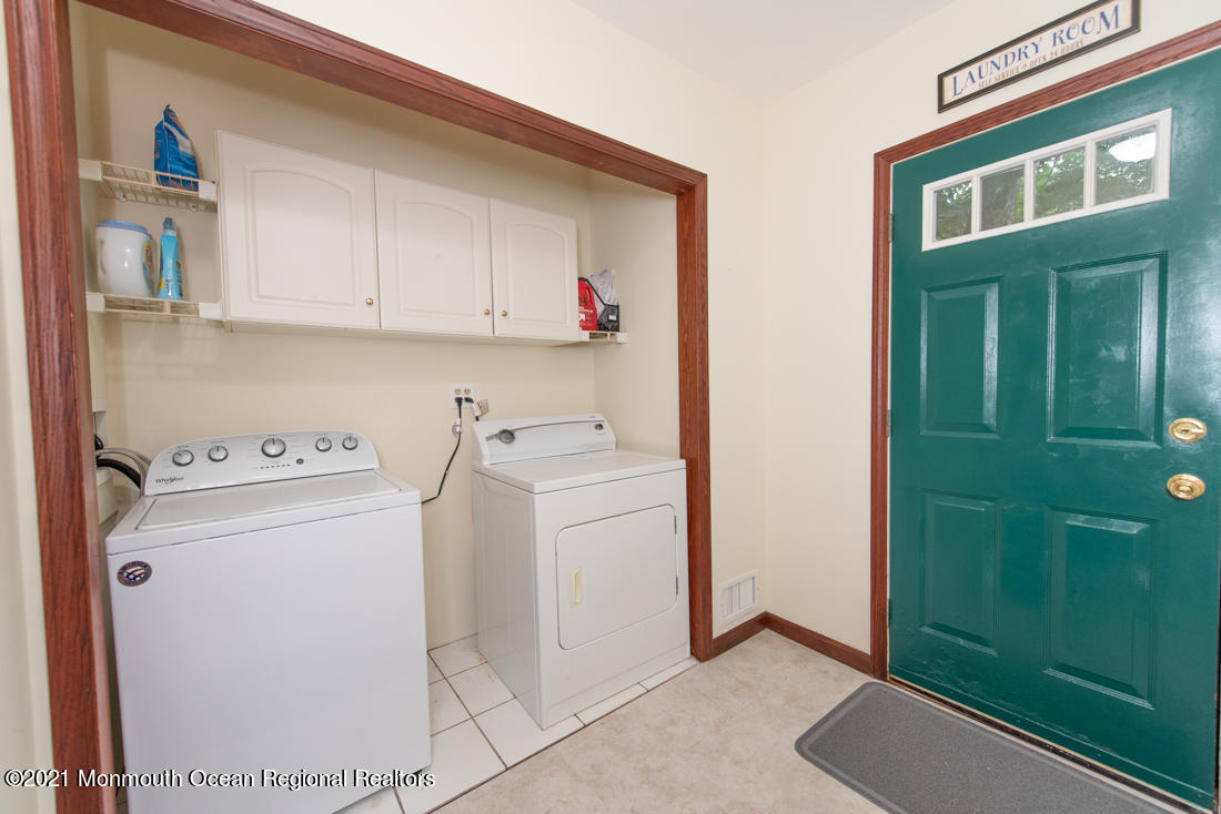 490 Hyson Road Jackson, NJ 08527 - Photo 31 of 47 Laundry room