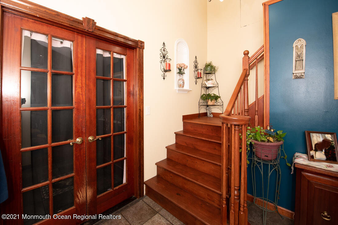490 Hyson Road Jackson, NJ 08527 - Photo 32 of 47 Front Stairway