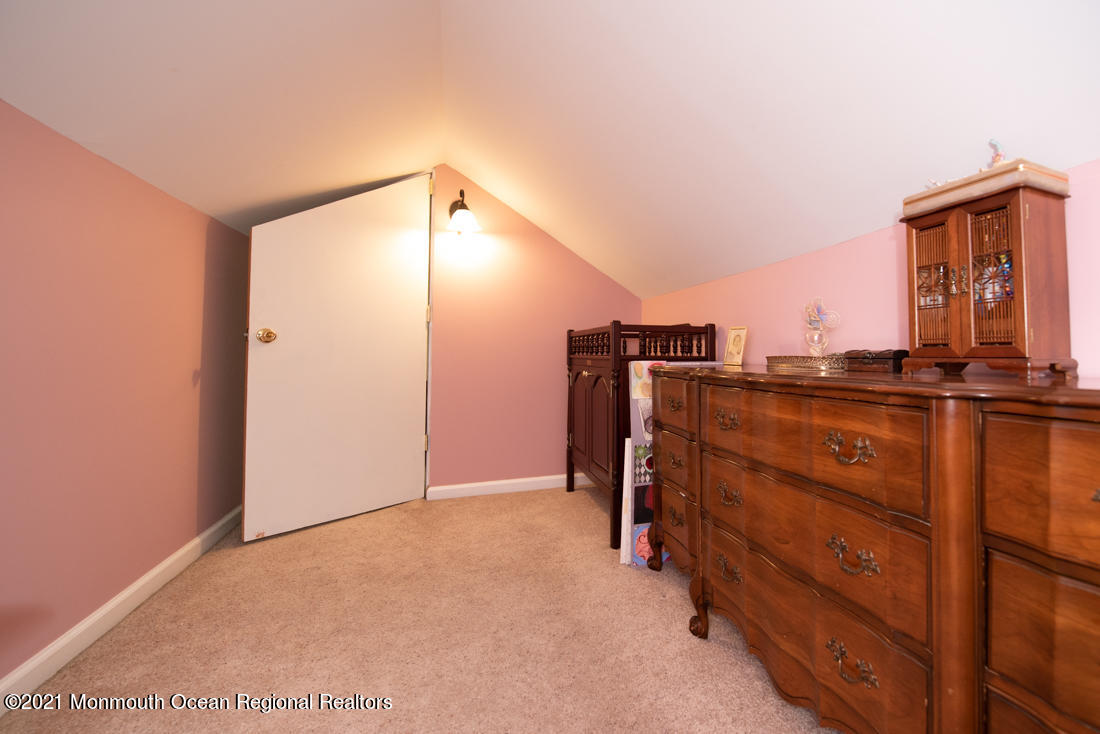490 Hyson Road Jackson, NJ 08527 - Photo 33 of 47 Loft hallway