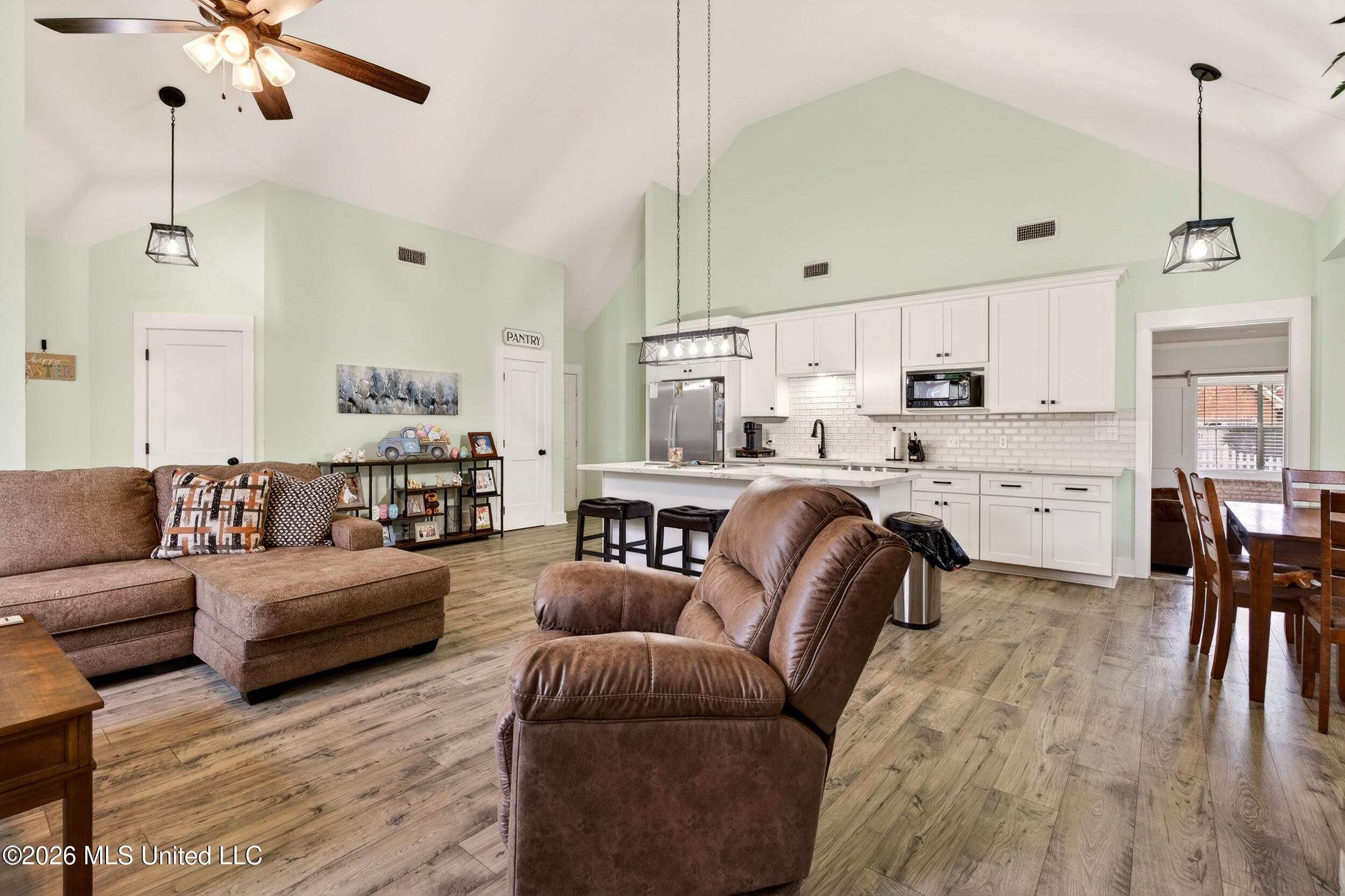 8007 Fishook Lane Picayune, MS 39466 - Photo 5 of 58 14_livingroom4