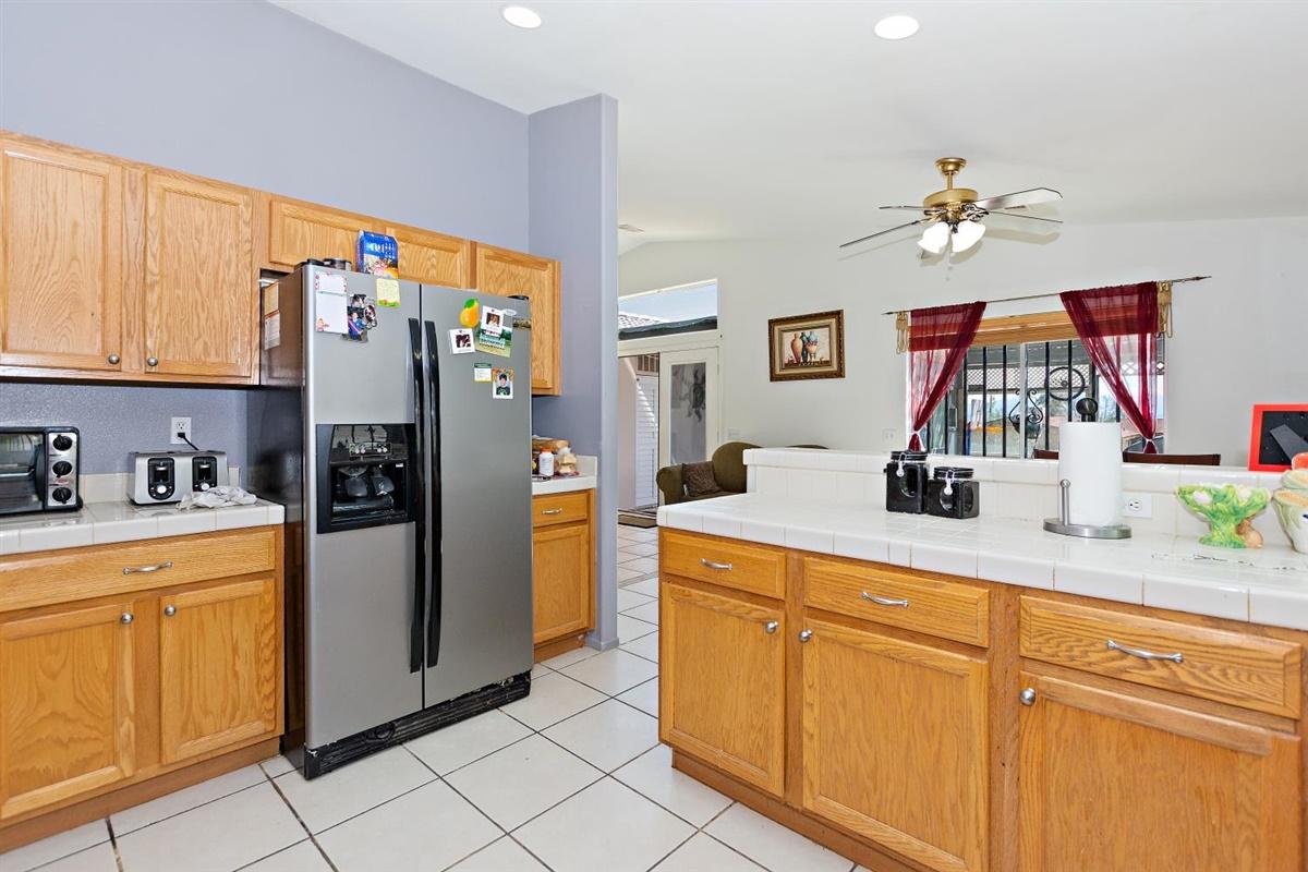 66049 Santa Rosa Road Desert Hot Springs, CA 92240 - Photo 10 of 23 09-Kitchen