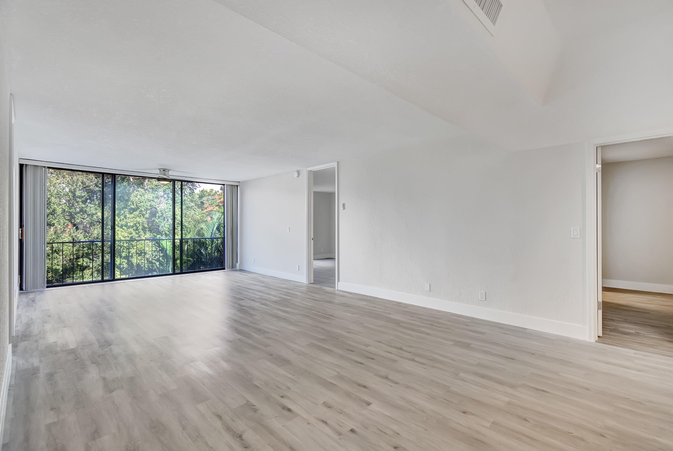 501 Southwest 11th Place, Unit 311 Boca Raton, FL 33432 - Photo 5 of 29 DSC03014