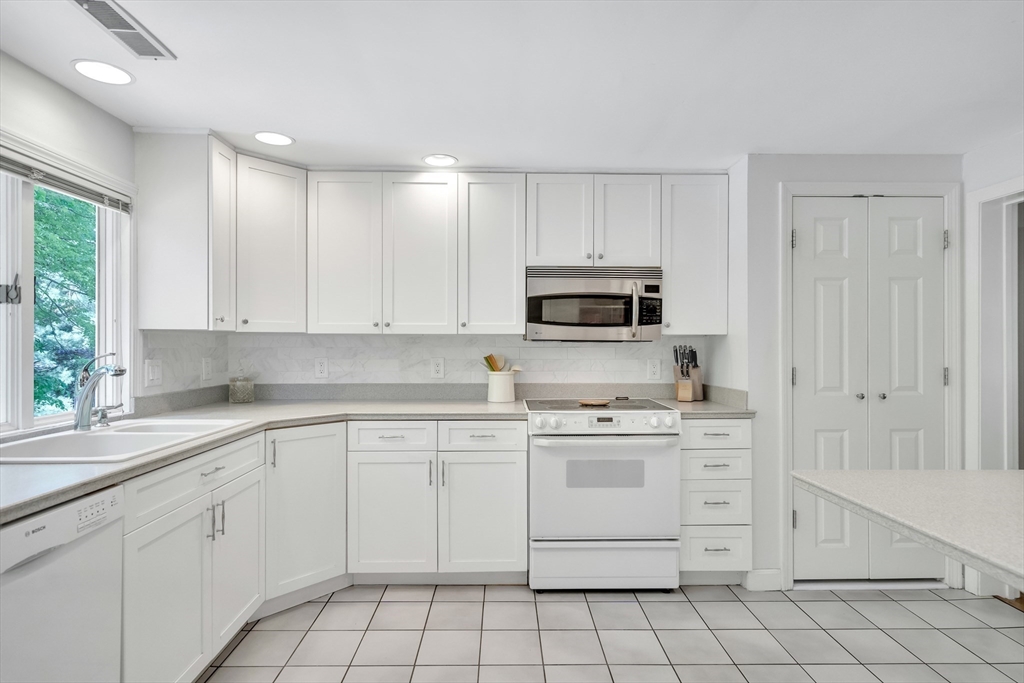 7 Jean Road Lexington, MA 02421 - Photo 12 of 38