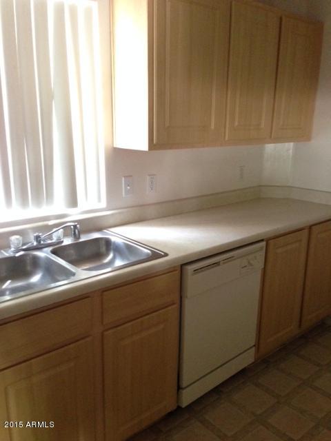 1287 North Alma School Road, Unit 137 Chandler, AZ 85224 - Photo 4 of 11 Sunny kitchen