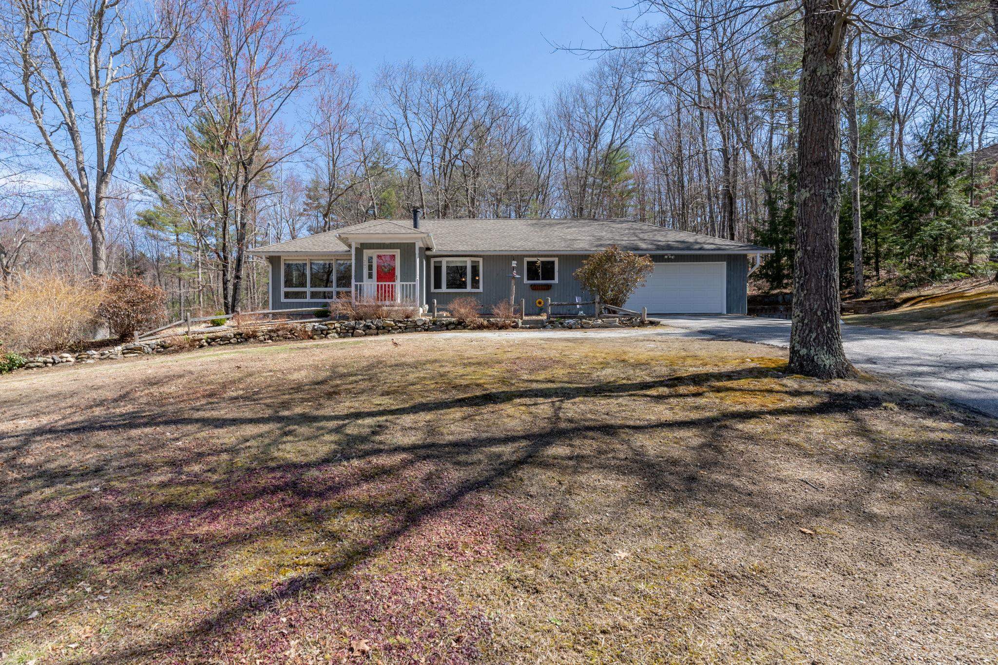 287 Silver Lake Road Hollis, NH 03049 - Photo 4 of 37