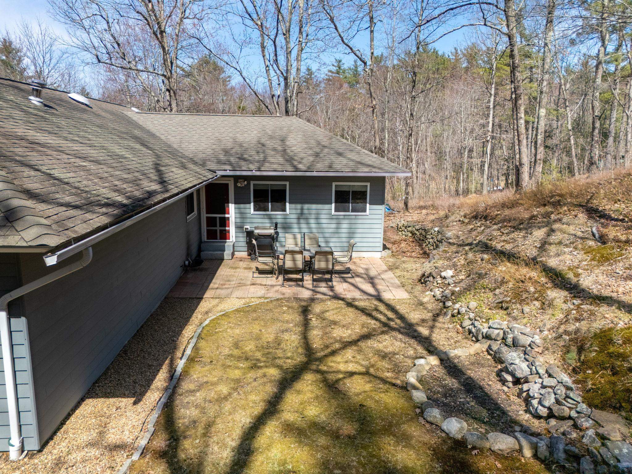 287 Silver Lake Road Hollis, NH 03049 - Photo 8 of 37