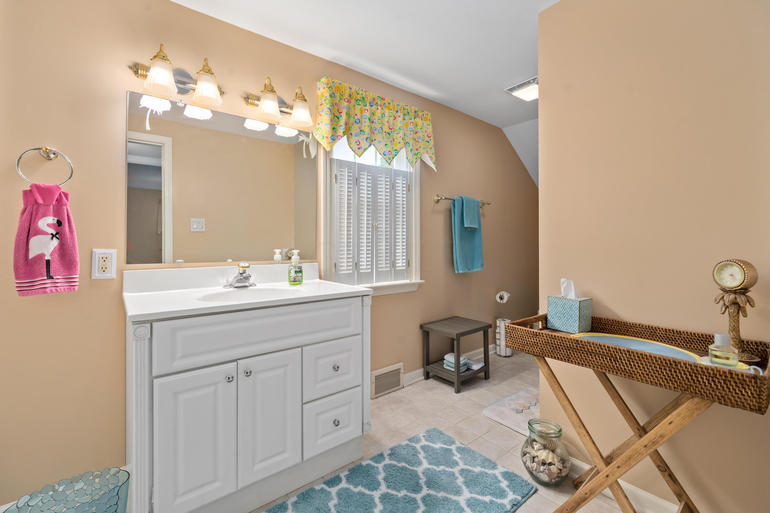 275 North Stanwood Road Bexley, OH 43209 - Photo 13 of 45 DSC00048
