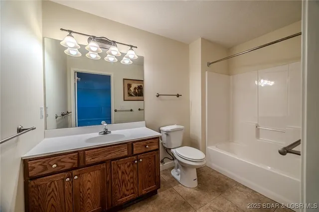 $435,000 | 918 Tuscany Drive, Unit 4M, Camdenton, MO 65020