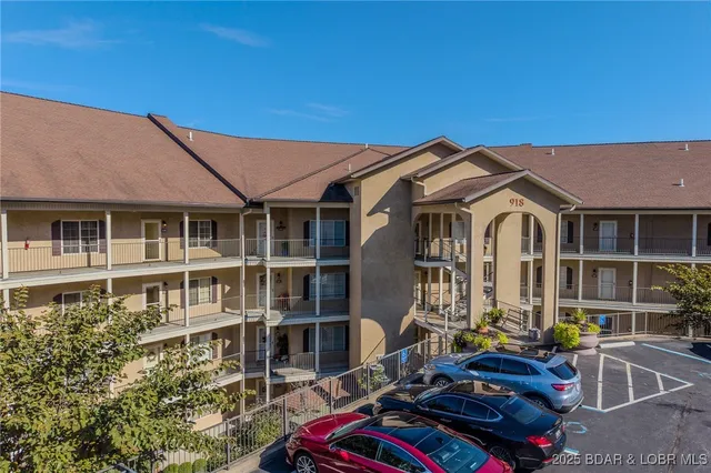 $435,000 | 918 Tuscany Drive, Unit 4M, Camdenton, MO 65020