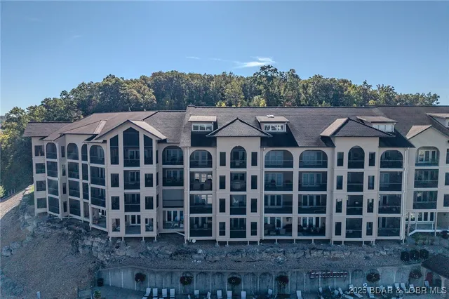 $435,000 | 918 Tuscany Drive, Unit 4M, Camdenton, MO 65020