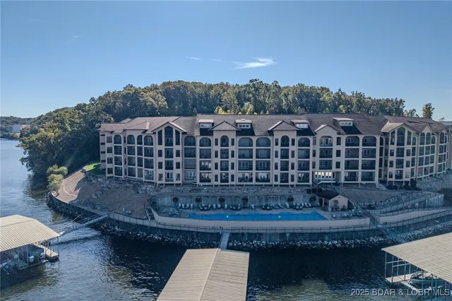 $435,000 | 918 Tuscany Drive, Unit 4M, Camdenton, MO 65020