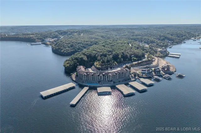 $435,000 | 918 Tuscany Drive, Unit 4M, Camdenton, MO 65020