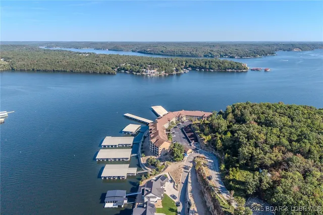 $435,000 | 918 Tuscany Drive, Unit 4M, Camdenton, MO 65020